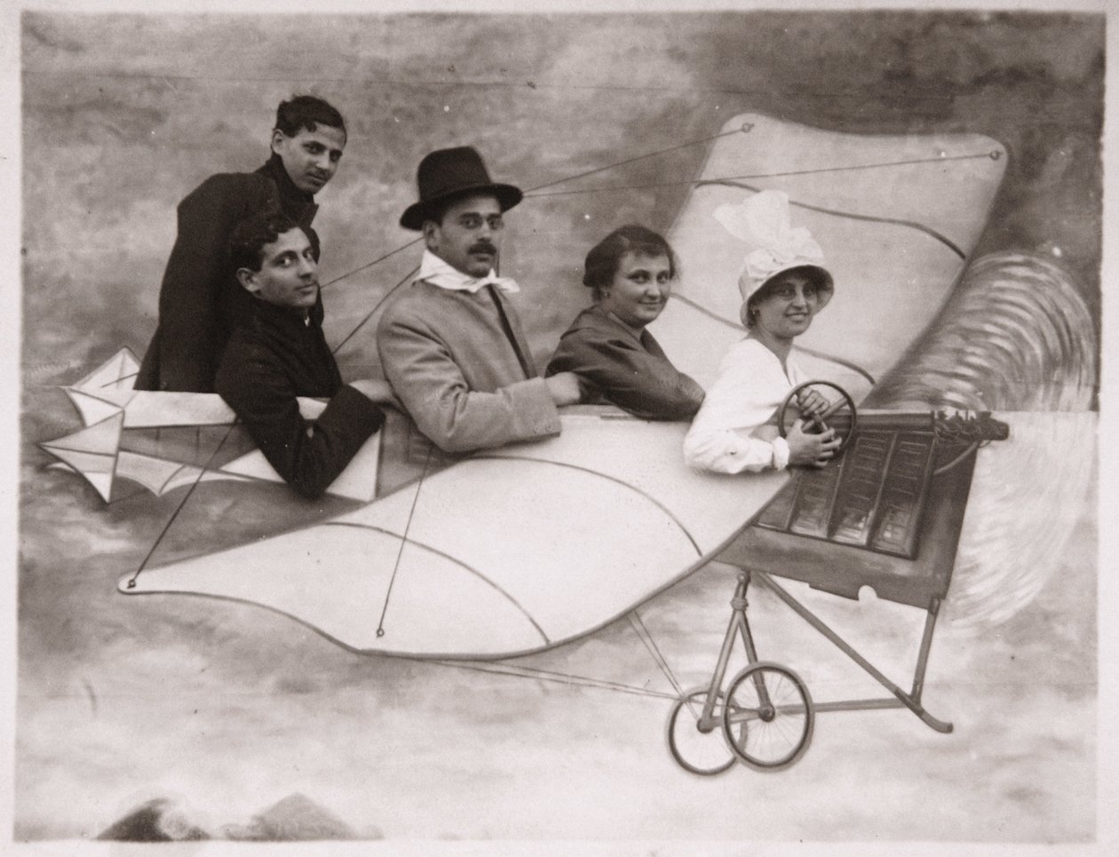 Kunst. Fotografie. Menschen in einem Flugzeug. Foto auf einer Messe, Ungarn von Unbekannter Künstler
