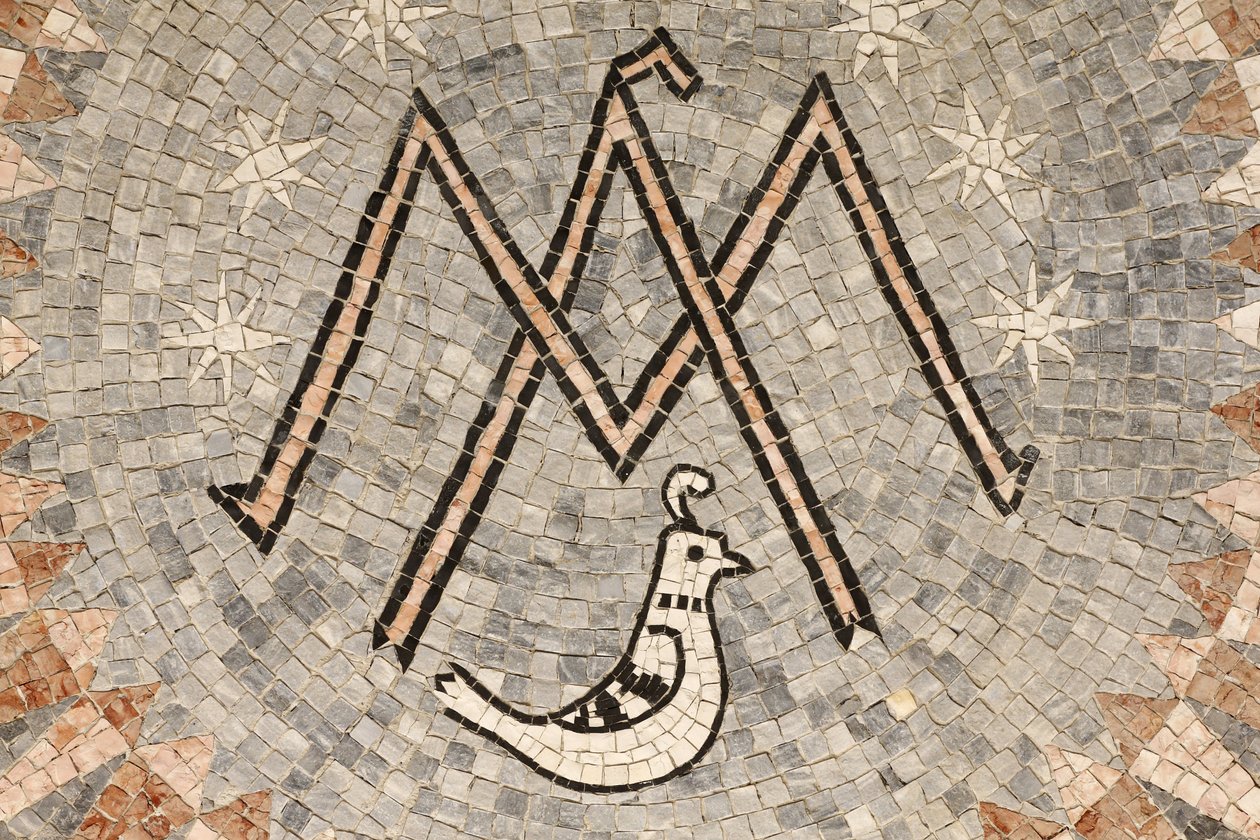 Basilika der Verkündigung, Der Buchstabe M, Symbol der Jungfrau Maria, Nazareth, Israel von Unbekannt