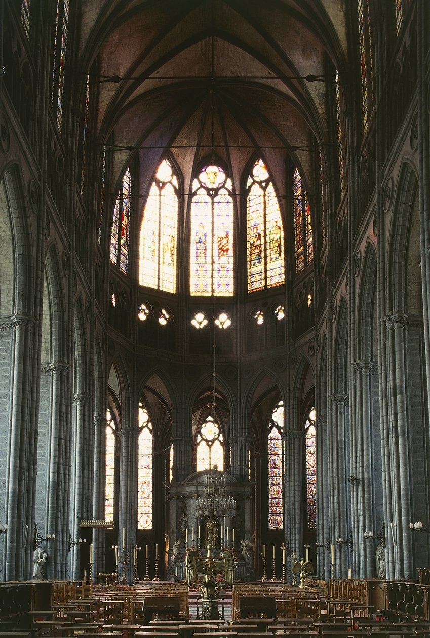 Zentrales Kirchenschiff in der Kathedrale Unserer Lieben Frau von Tournai von Unbekannter Künstler