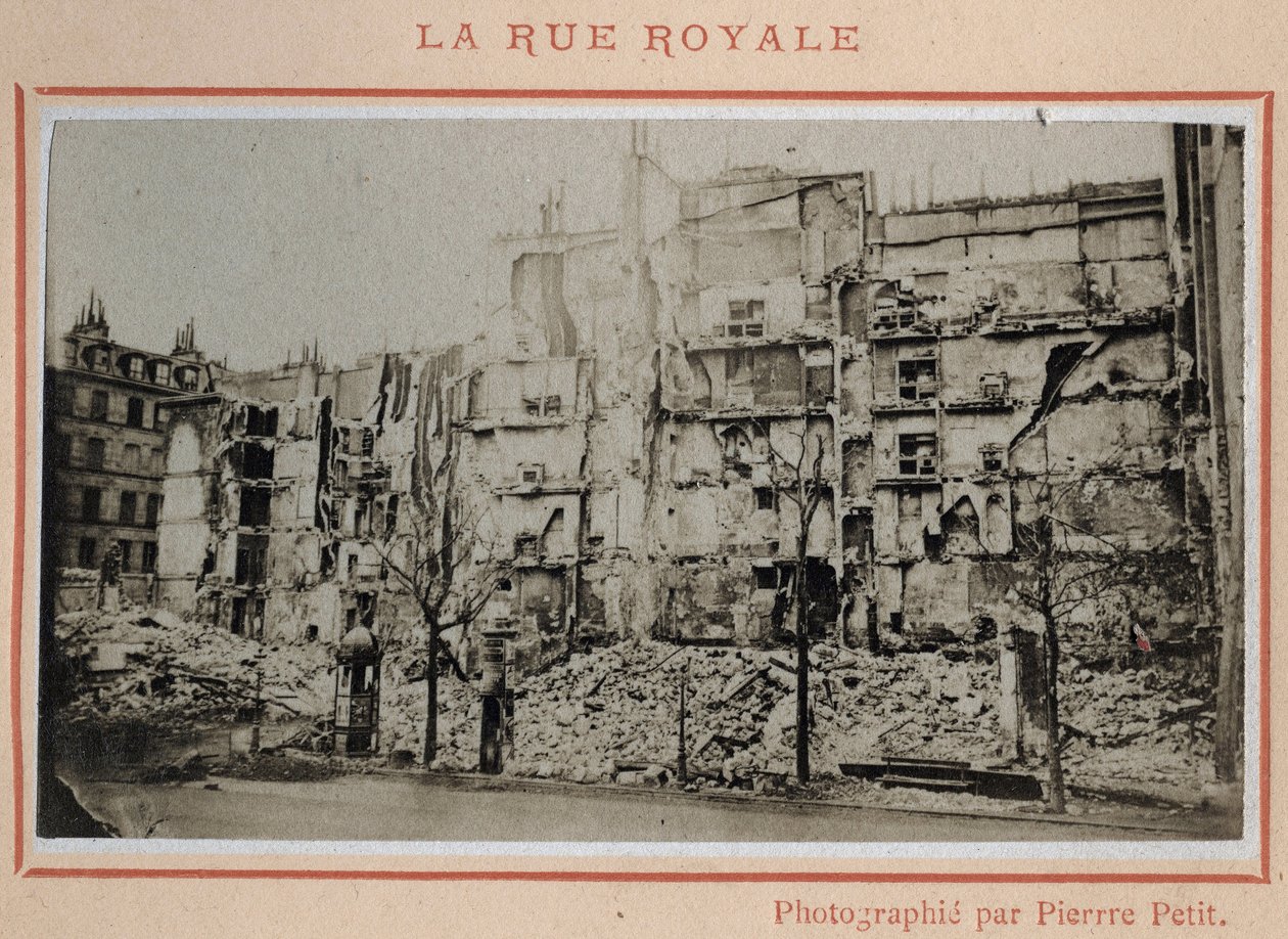 Kommune von Paris (1871): Blick auf die Ruinen in der Rue Royale in Paris im Mai 1871. Fotografie von Pierre Pepetit. von Unbekannt