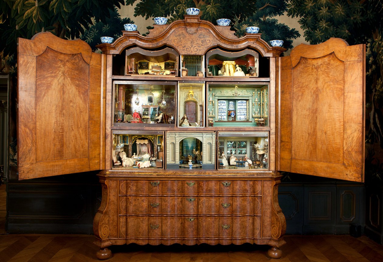 Puppenhaus-Schrank von Sara Ploos van Amstel, 1743 von Unbekannt