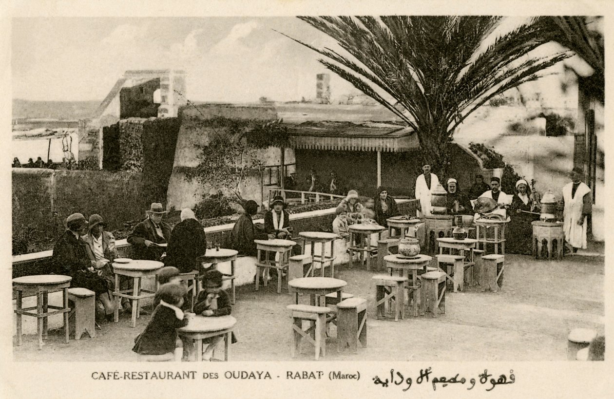 Franzosen und Marokkaner im Oudaya Café, Rabat von Unbekannter Künstler