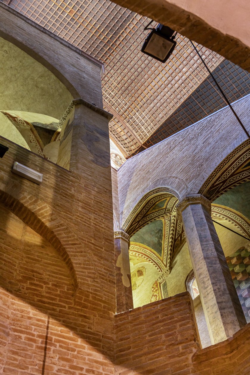Gotische Treppe, XIII - XIV Jahrhundert, Palazzo Trinci, Foligno, Umbrien von Unbekannter Künstler