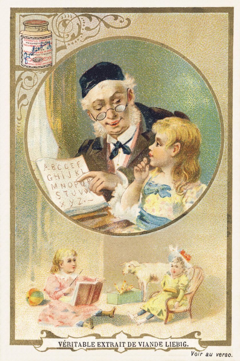 Lesen mit Großvater. Chromolithographische Werbung, die in einem kreisförmigen Rahmen eine ältere Person und ein kleines Kind an seiner Seite darstellt. Unten im Bild ein sitzendes Mädchen, umgeben von Spielzeug. Herausgegeben von Compagnie Liebig, Paris,  von Unbekannt