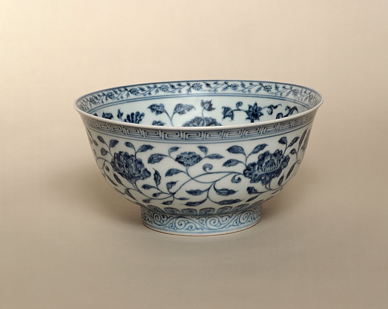 Ming blau-weiße Schale, Hsuan-te Marke (1426-35) von Unbekannt