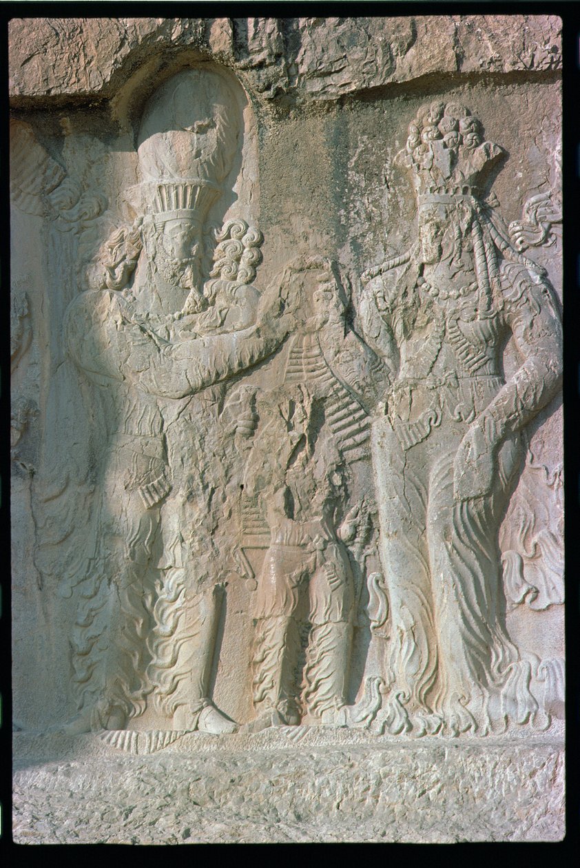 Felsrelief, das die Investitur von Narash darstellt, Sassanidisch von Unbekannt