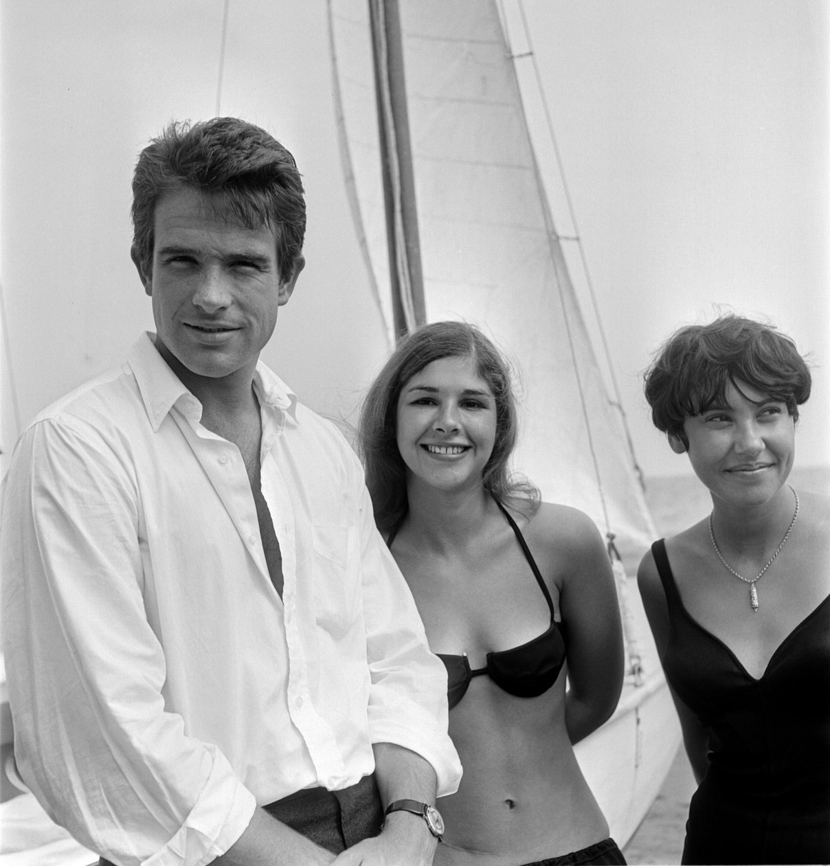 Der Schauspieler Warren Beatty am Strand von Venedig Lido - 1965 von Unbekannt