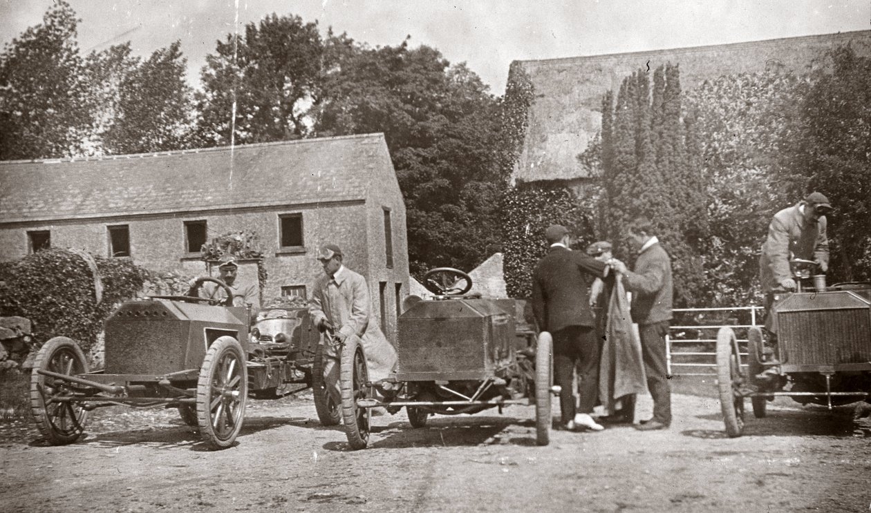 Drei Gordon Bennett Napier Motorwagen von Unbekannt