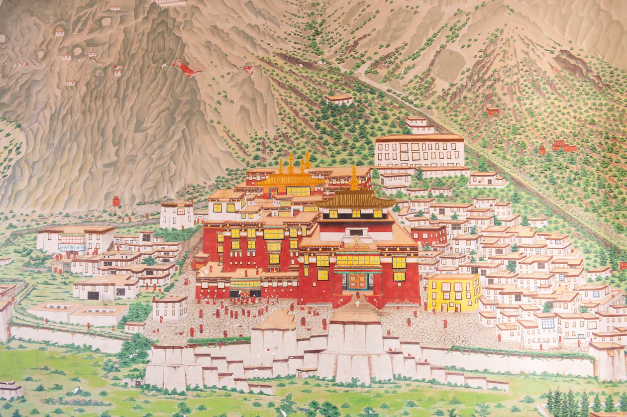 Tibetischer Buddhismus; Hauptkloster der Karma-Kagyu-Linie; Tsurphu in Tibet; Wandgemälde am Eingang zum Rumtek-Kloster in der Nähe von Gangtok; Sikkim; Himalaya; Indien; Südasien; Asien von Unbekannt