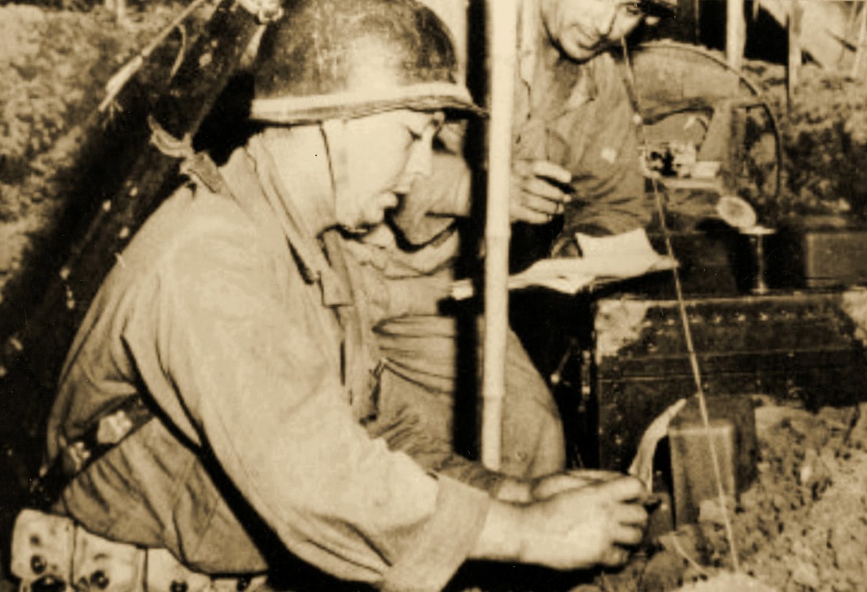 Truppen am Kommunikationsposten, Camp Claiborne, Louisiana, 1943 von Bartolome Esteban and studio Murillo