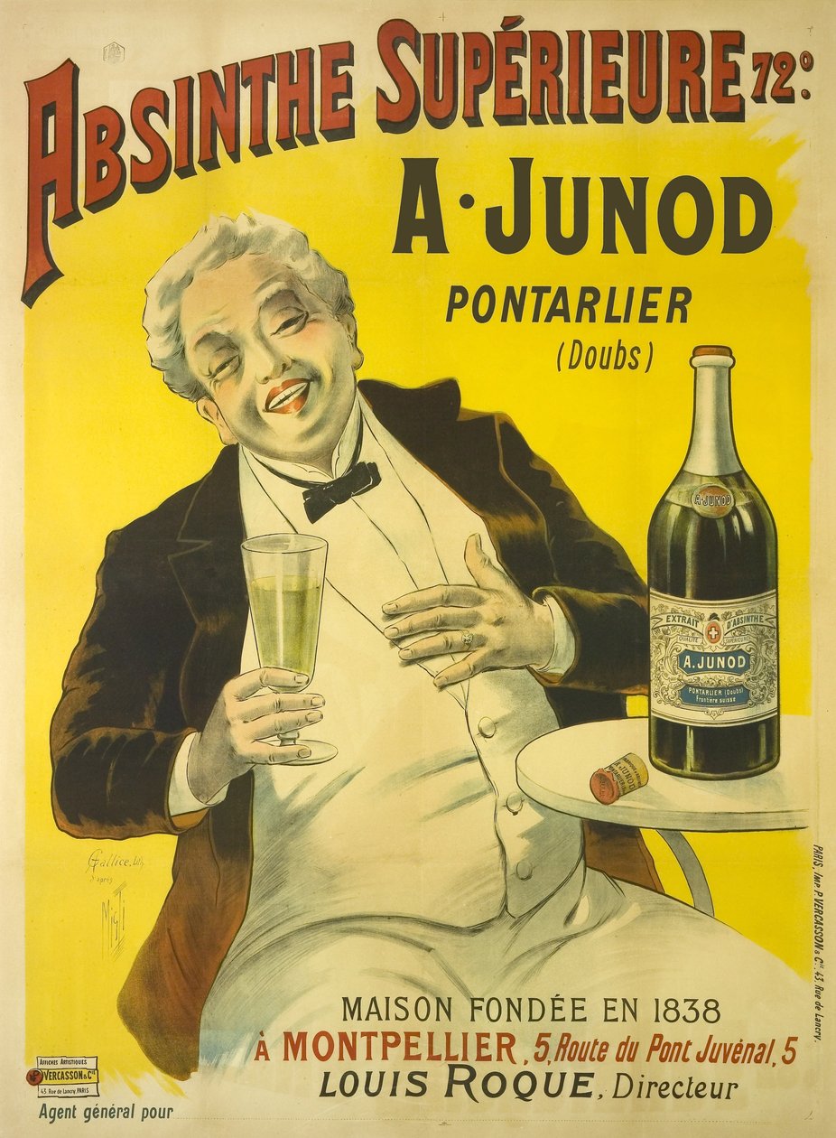 Ein Mann sitzt auf einer Bistroterrasse und lacht, während er ein Glas Absinth trinkt von Unbekannt