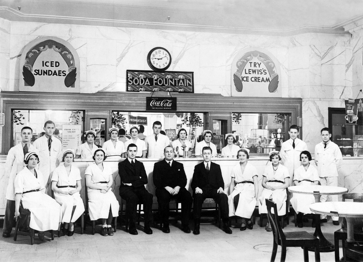 Vereinigtes Königreich: Die Soda Fountain und das Personal des Lewis