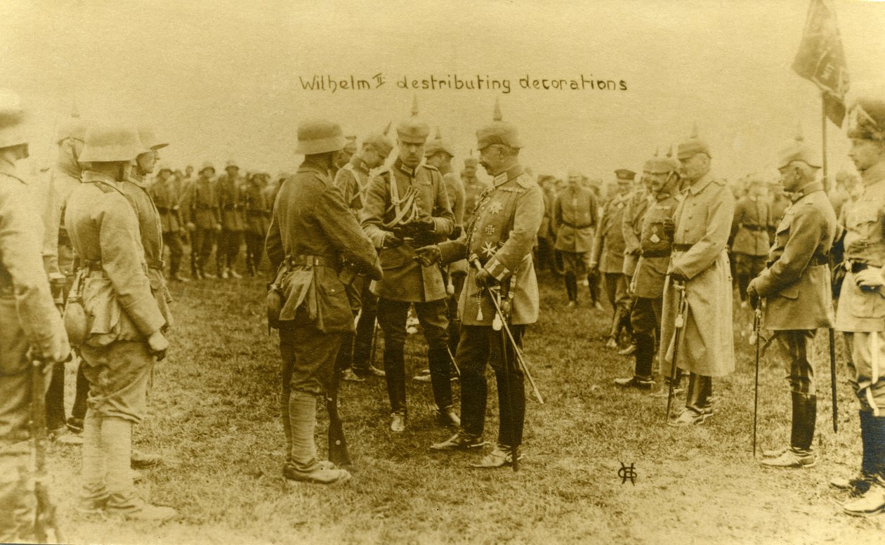 Erster Weltkrieg: Kaiser Wilhelm II. verteilt Auszeichnungen von Unbekannter Künstler