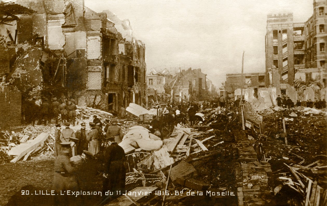 Erster Weltkrieg: Lille nach der Explosion vom 11. Januar 1916 (Postkarte) von Unbekannter Künstler