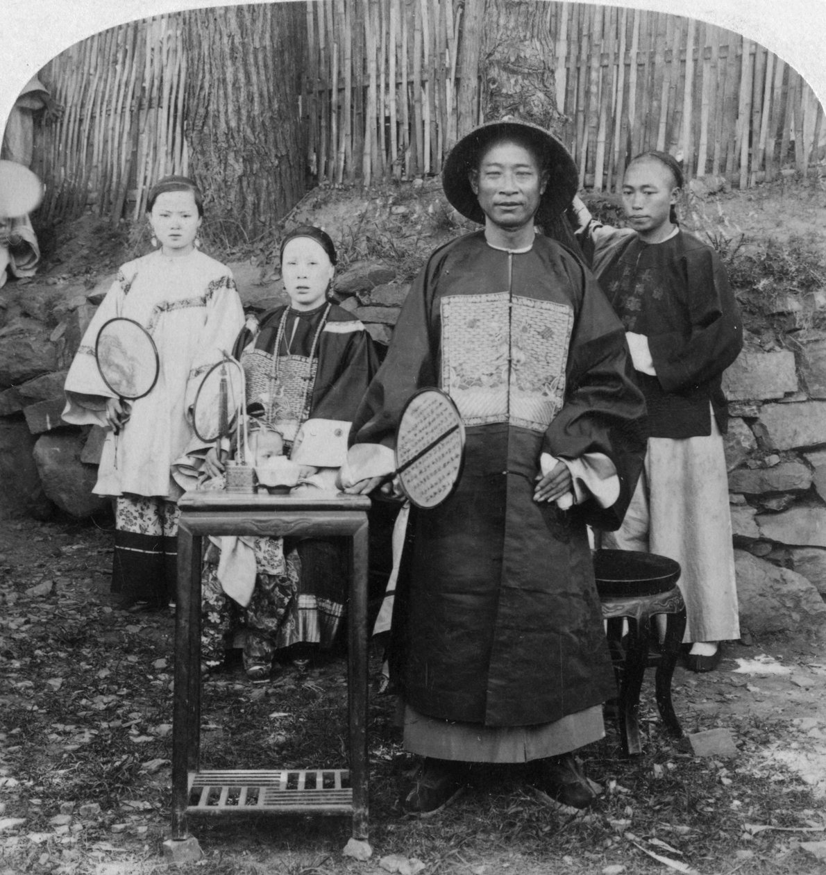 Ein freundlicher Beamter des Inneren Chinas, Marine-Mandarin, Kinkow Jingzhou, China, 1900 von Underwood and Underwood