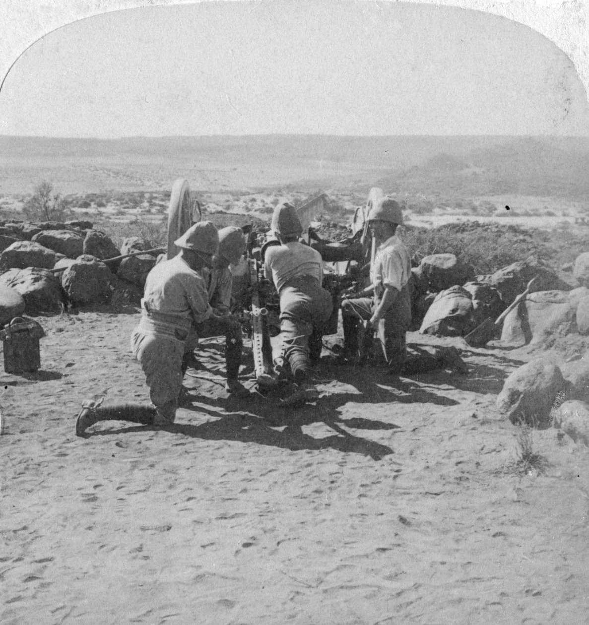 Britische Artillerie im Einsatz, Südafrika, 2. Burenkrieg, 6. Februar 1900 von Underwood and Underwood