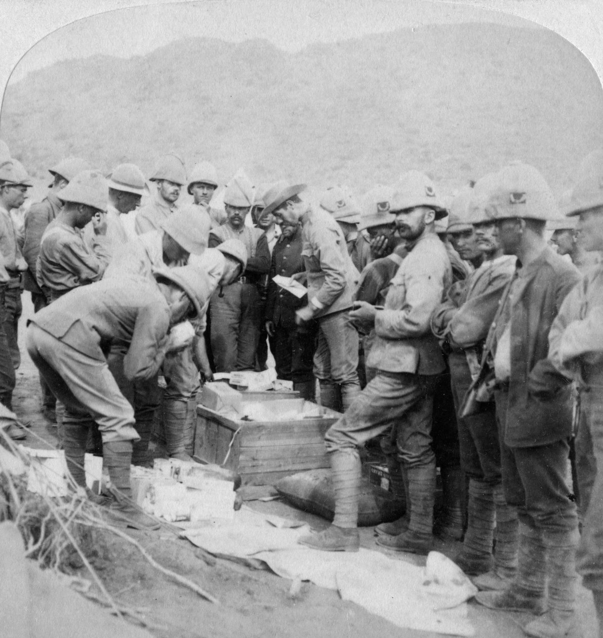 Weihnachtsgeschenke von zu Hause, an die Truppen mit Methuen am Modder River, Südafrika, 1900 von Underwood and Underwood
