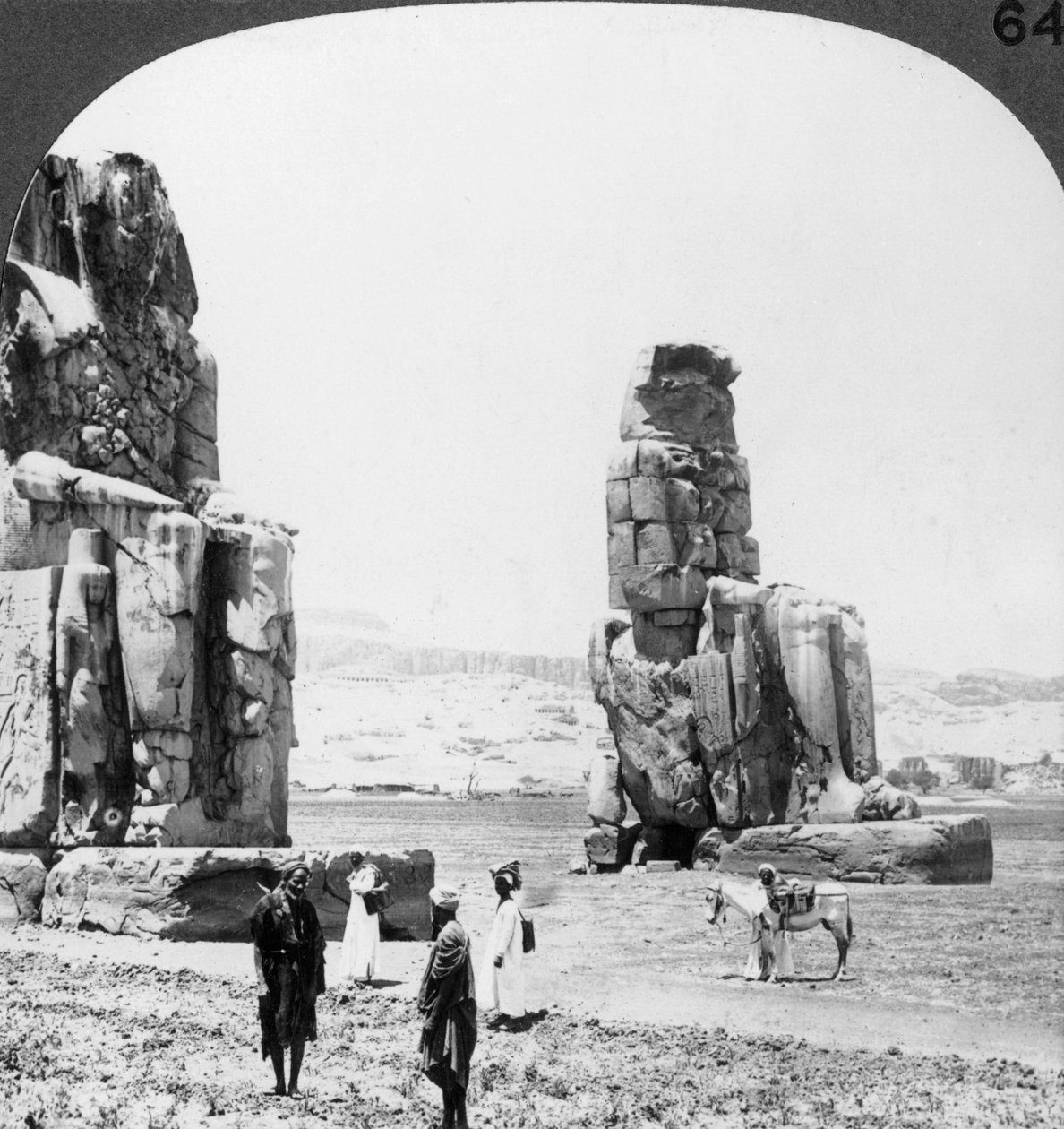 Kolossale Memnon-Statuen in Theben, Ägypten, 1905 von Underwood and Underwood