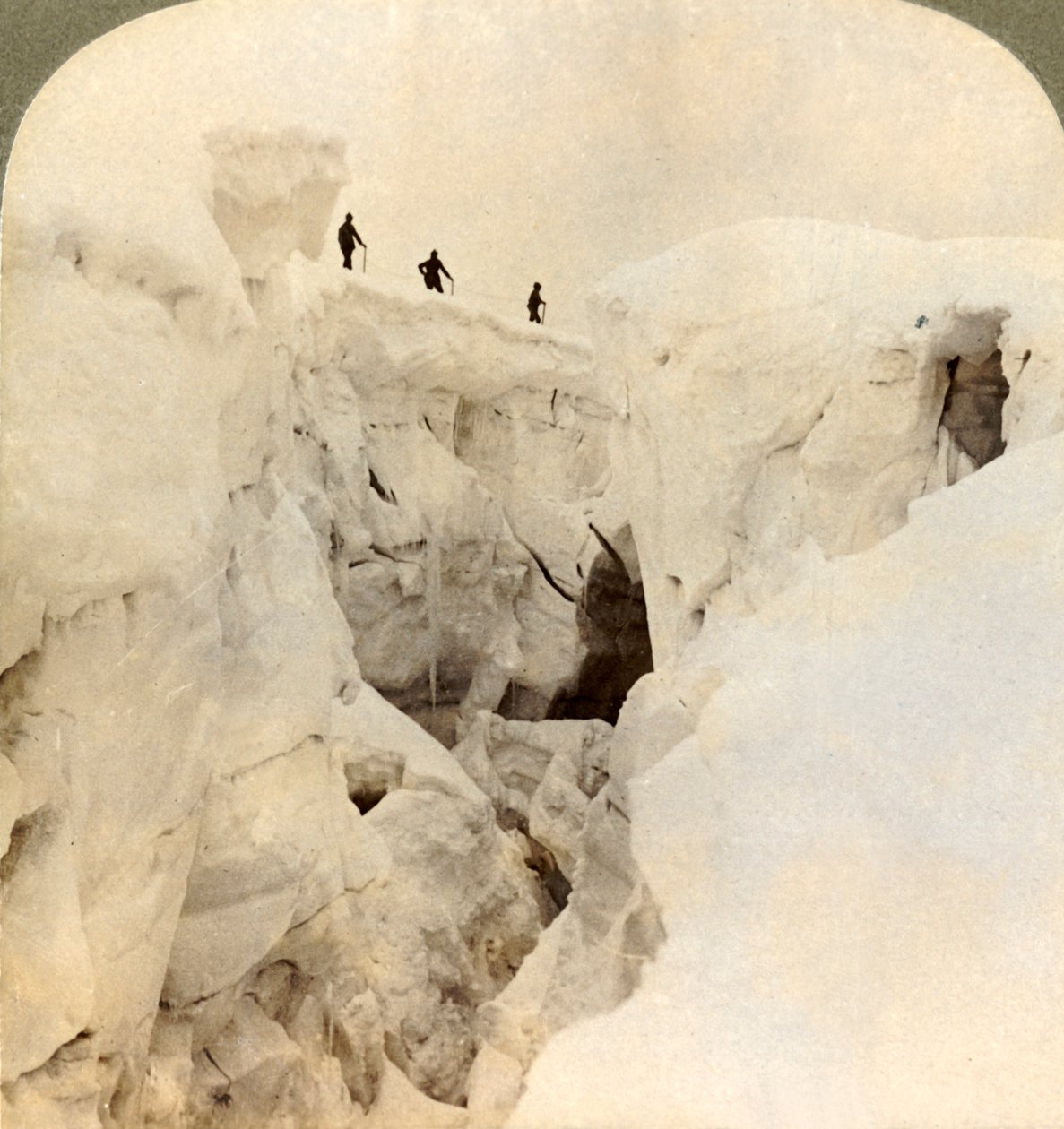 Abstieg vom Mont Blanc - enorme Gletscherspalten nahe dem Gipfel, Alpen, 1901 von Underwood and Underwood