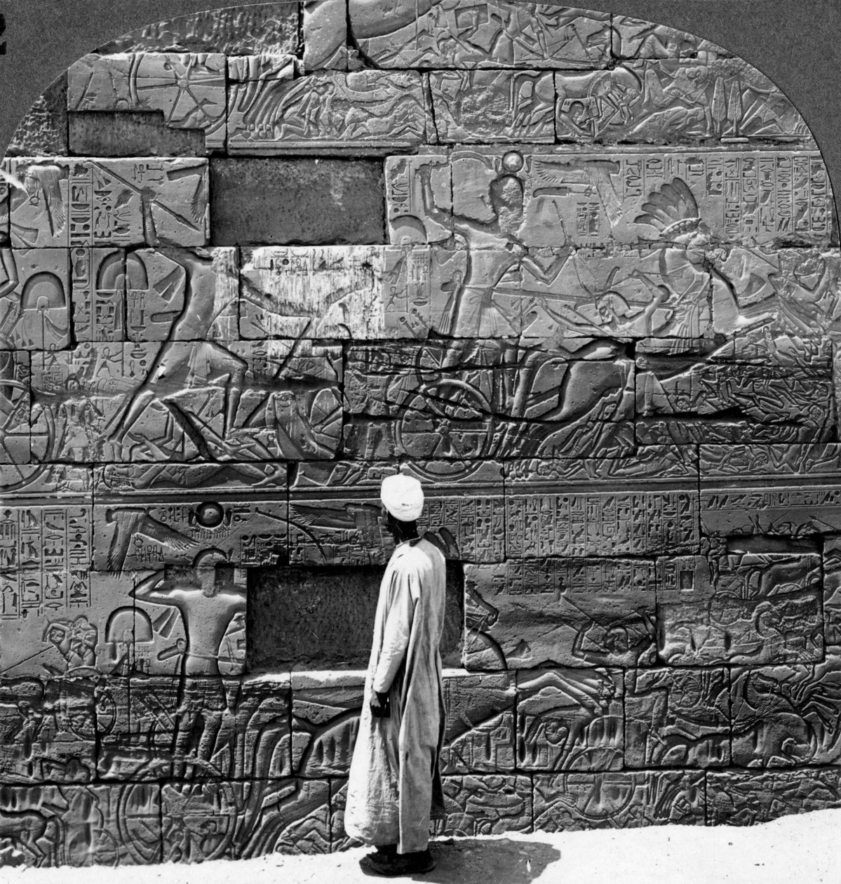 Große Kriegsreliefs in die Wand des Karnak-Tempels gemeißelt, Theben, Ägypten, 1905 von Underwood and Underwood