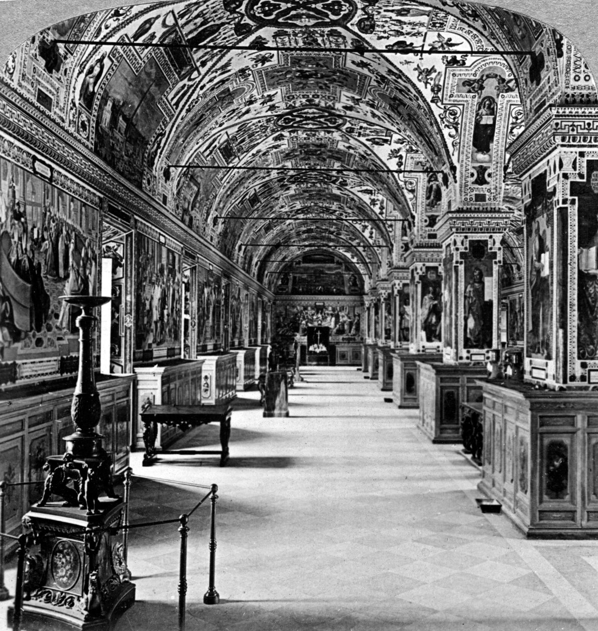 Innenansicht der Vatikanischen Bibliothek, Rom, Italien von Underwood and Underwood