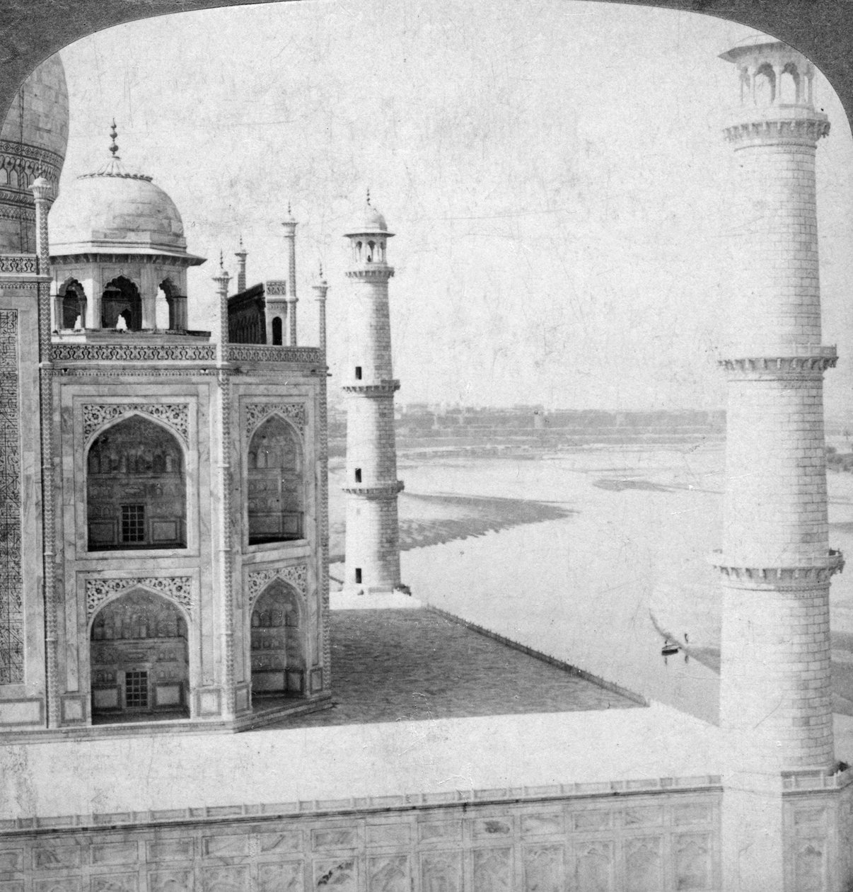 Blick nordwestlich vom Taj Mahal den Jumna-Fluss hinauf nach Agra, Indien, 1903 von Underwood and Underwood