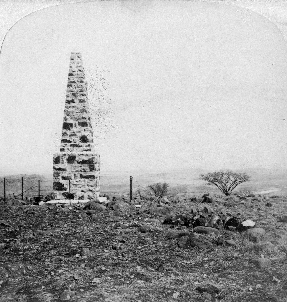 Denkmal für die 27. Inniskillings, Harts Hill, nahe Colenso, Natal, Südafrika, Burenkrieg von Underwood and Underwood