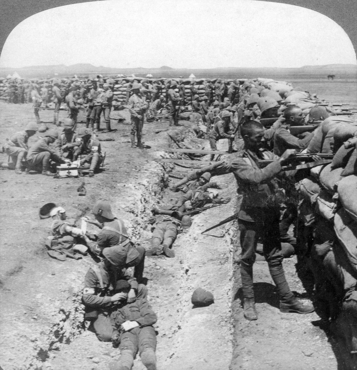 Royal Munster Fusiliers kämpfen bei Honey Nest Kloof, Südafrika, 1900 von Underwood and Underwood