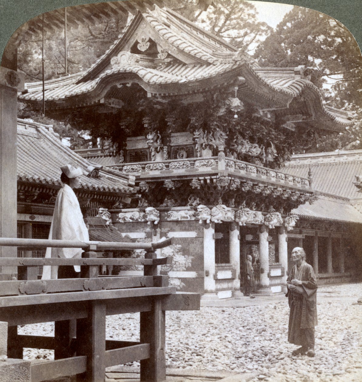Yomeimon-Tor, buddhistischer Tempel von Yakushi, Nikko, Japan, 1904 von Underwood and Underwood