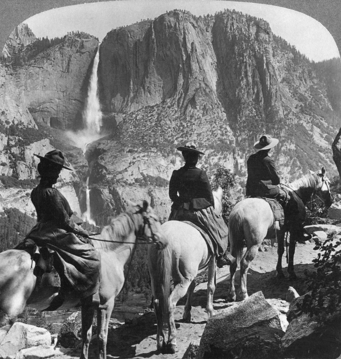 Yosemite Falls, vom Glacier Point Trail, Yosemite Valley, Kalifornien, USA, 1901 von Underwood and Underwood