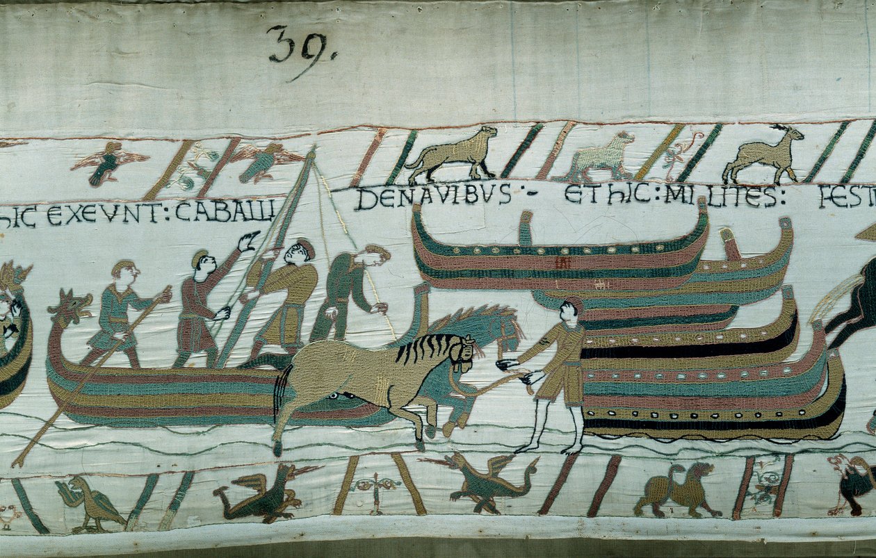 Eroberung Englands durch den Herzog der Normandie Wilhelm den Eroberer (1027-1087) im Jahr 1066: Normannische Schiffe segeln an der englischen Küste. Das Pferd zieht das Boot auf dem Flur. Detail des Teppichs von Bayeux oder der Stickerei von Königin Mathi von Unknown artist