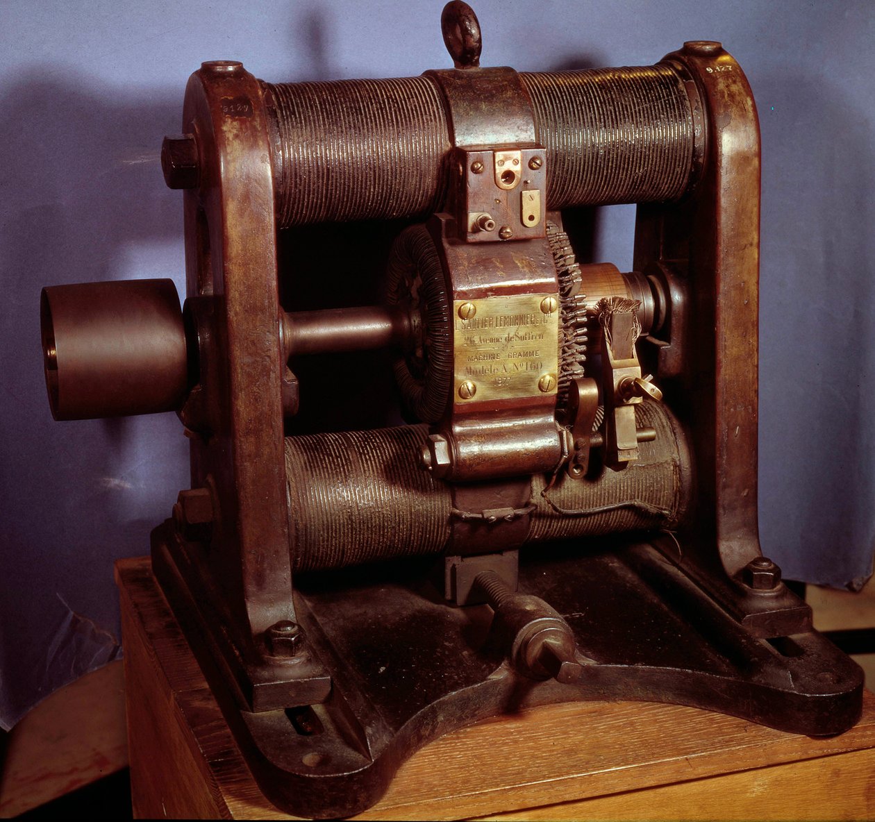 Dynamoelektrische Maschine vom Typ Gram, die Gleichstrom erzeugt, hergestellt 1877 von den Sautter und Lemonnier Fabriken. 1877. von Unknown artist