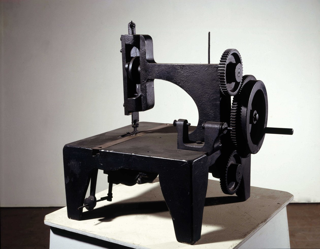 Erstes Modell der Singer-Nähmaschine (Mitte des 19. Jahrhunderts) von Unknown artist