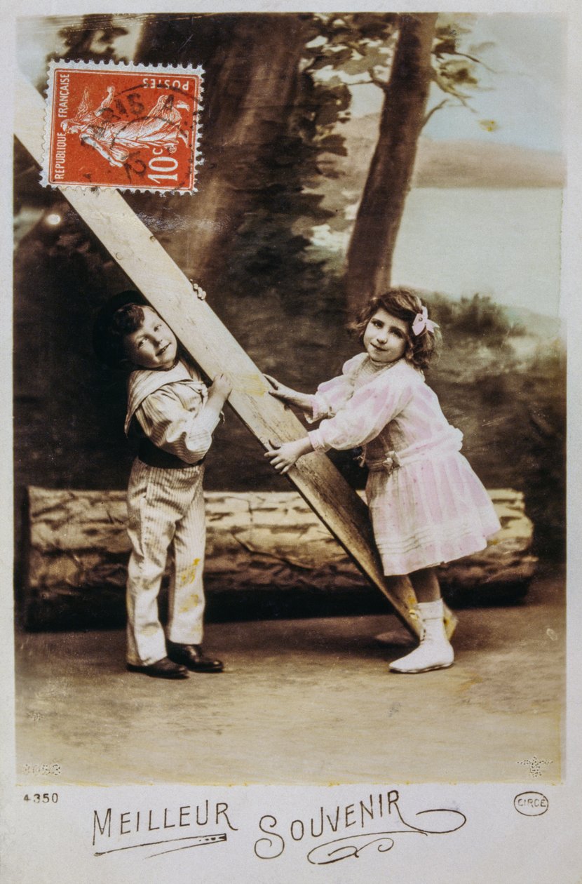 Französische Postkarte mit spielendem Jungen und Mädchen im Jahr 1990 (Foto) von Unknown artist