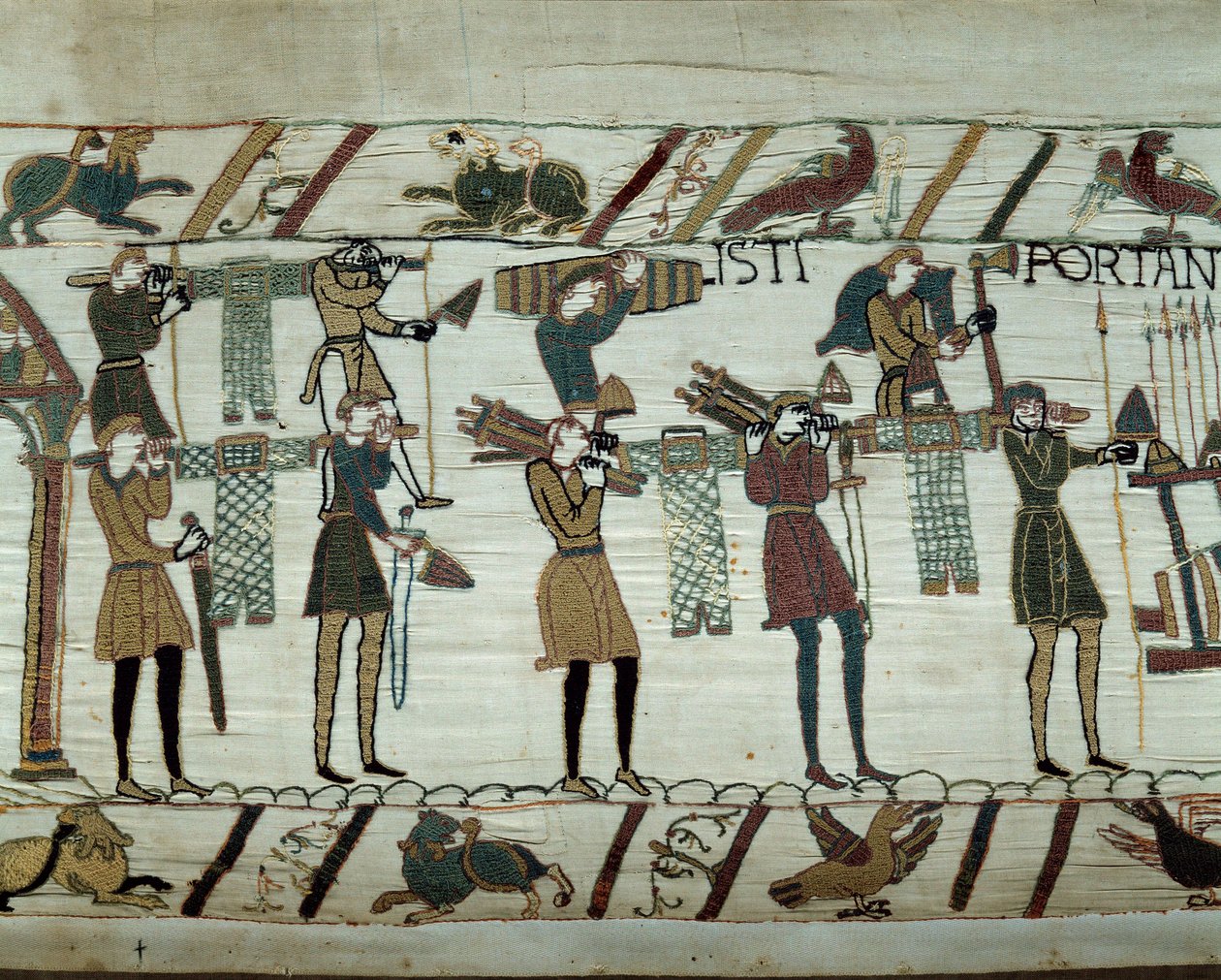 Waffen und Wein werden zu den Schiffen gebracht, während der Nachschub für die Eroberung Englands durch die Flotten von Wilhelm dem Eroberer (1027-1087) im Jahr 1066 Detail des Teppichs von Bayeux oder Stickerei von Königin Mathilde von Unknown artist