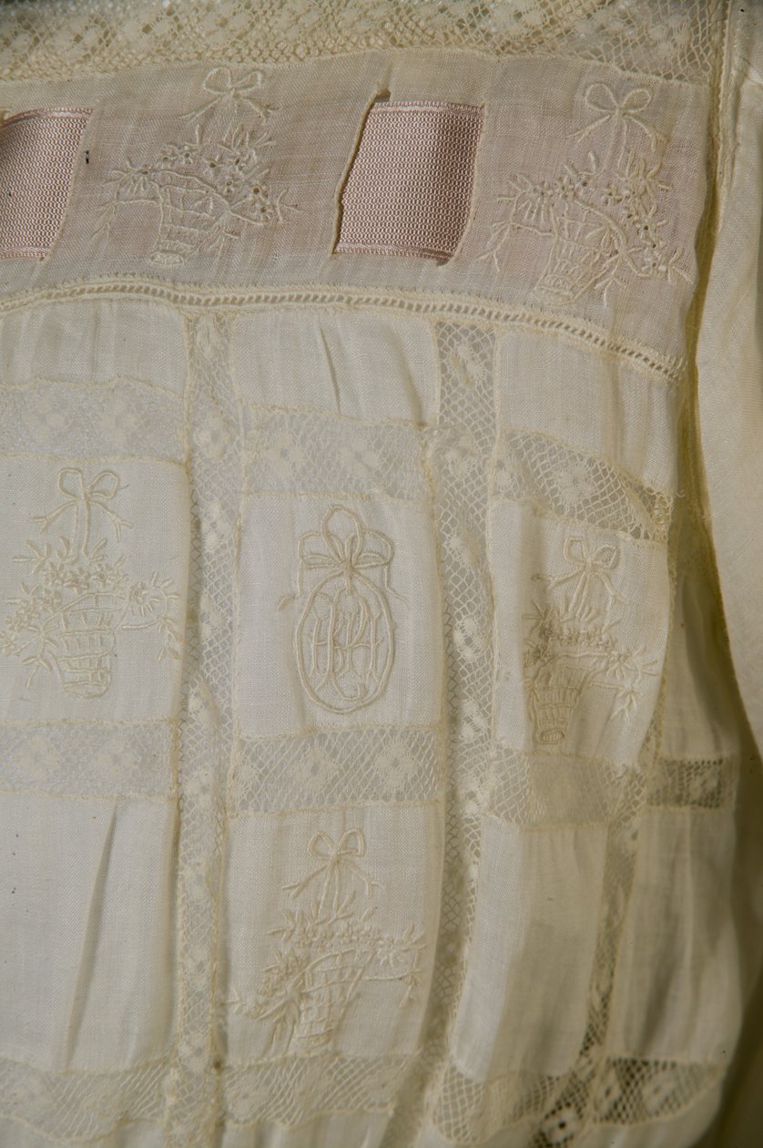 Bertha Palmers Nachthemd, ca. 1880 (Detailansicht) von Unknown artist