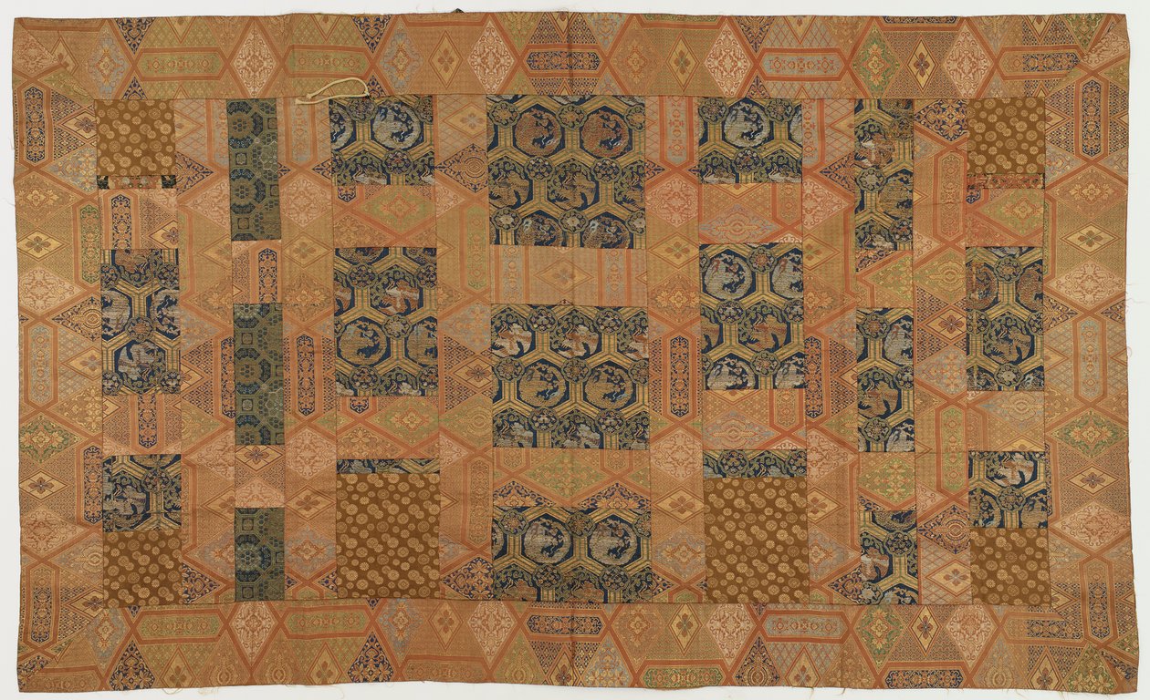 Broschiertes Seidengewand. Ein buddhistisches Mönchsgewand, geflickt; kesa 袈裟 von Unknown artist