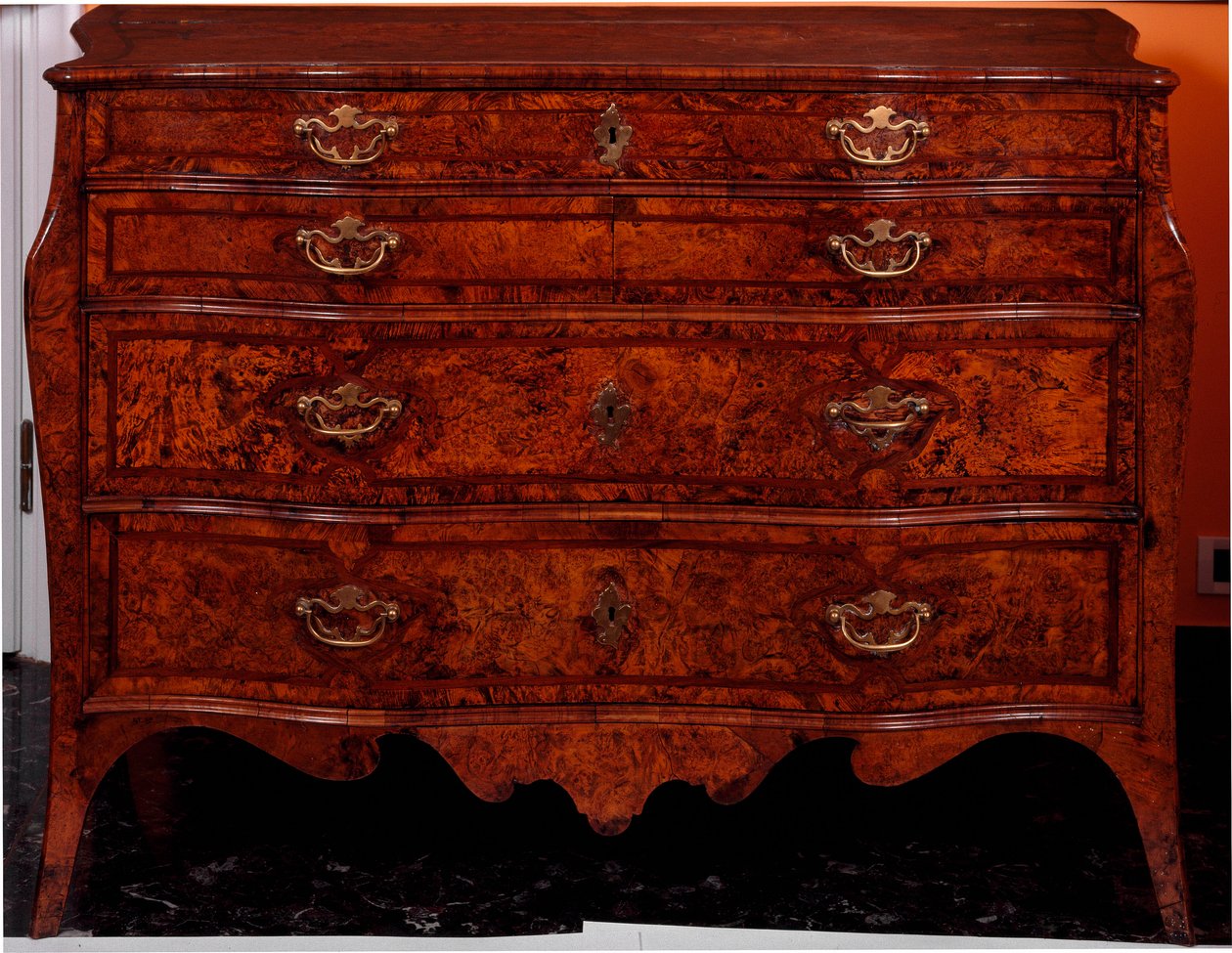 Möbel: Kommode aus Zedernholz. Ca. 1735-1745. Privatbesitz von Unknown artist