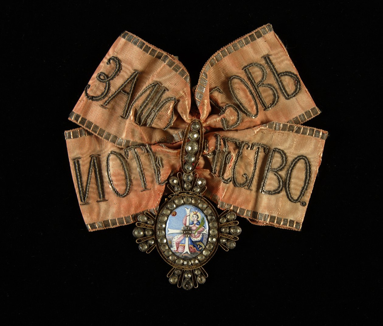 Ehrenzeichen des Ordens der Heiligen Katharina der Großen Märtyrerin, kleines Kreuz - Band bestickt und Dekoration in Gold, Emaille und Edelsteinen von Unknown artist