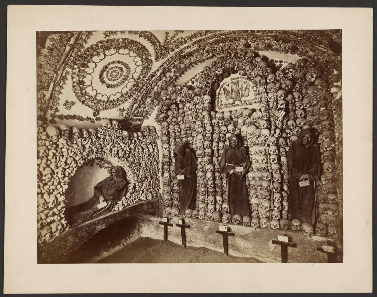 Beinhaus in einer Kapuzinerkirche, Rom von Unknown artist
