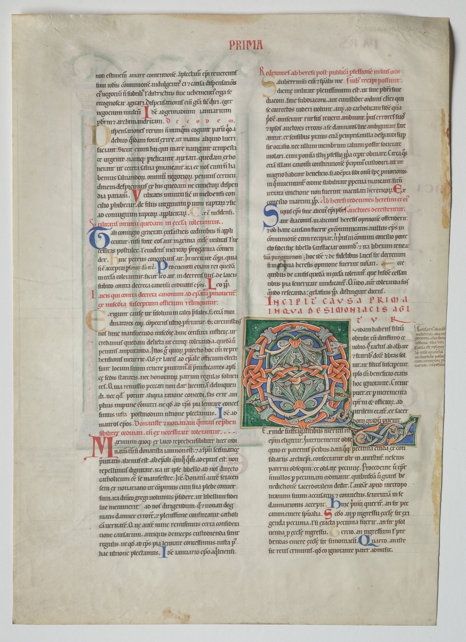 Einzelblatt aus einem Dekret von Gratian: Verzierte Initiale Q[uidam habens filium obtulit] und vierfache Arkade mit Übereinstimmung der griechischen und lateinischen Alphabete von Unknown artist