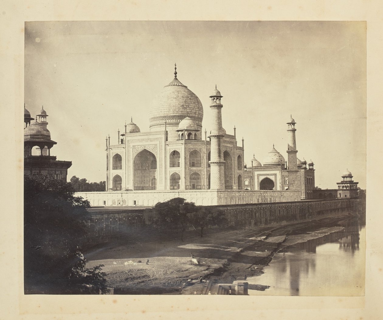 [Taj Mahal vom Ufer des Yamuna-Flusses] von Unknown artist