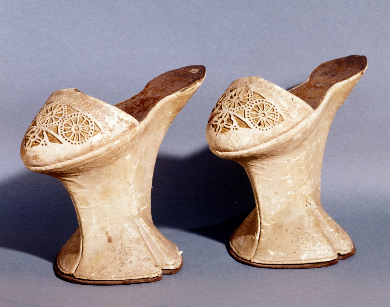 Venezianische Mode: Damenschuhe mit Plateau. 18. Jahrhundert von Unknown artist