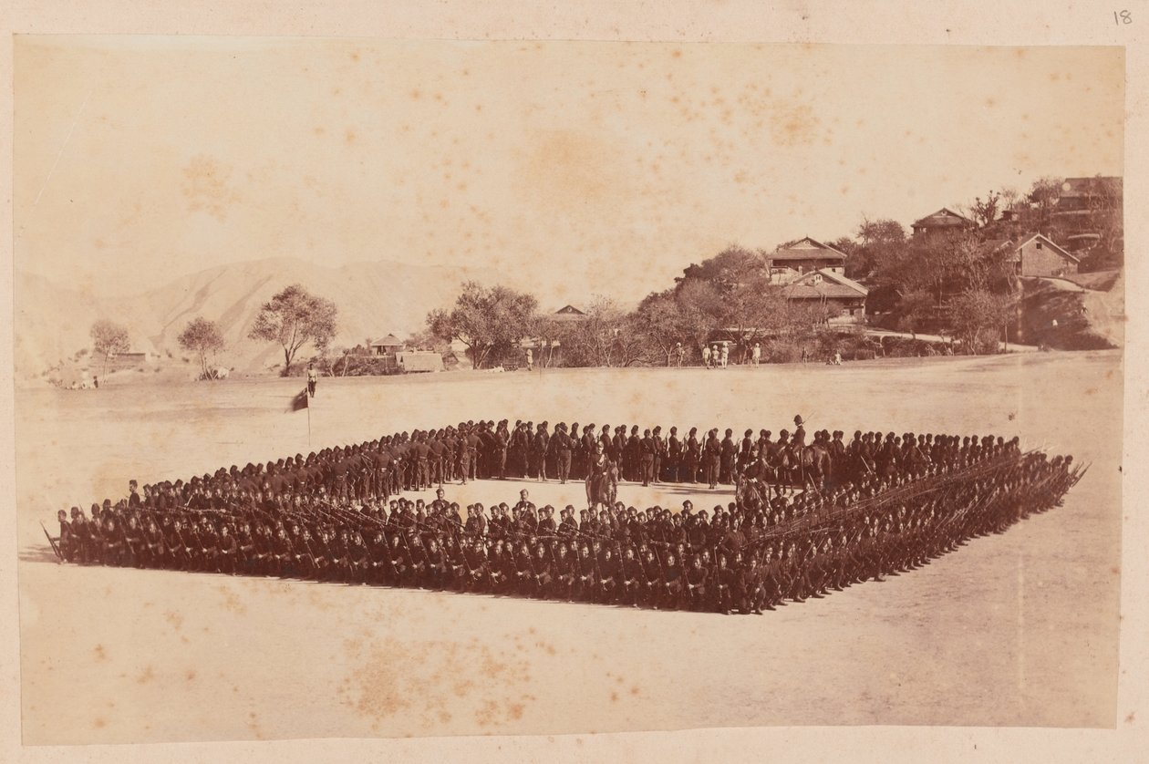 4. Gurkha (Gewehr) Regiment in Quadratformation von Unknown photographer