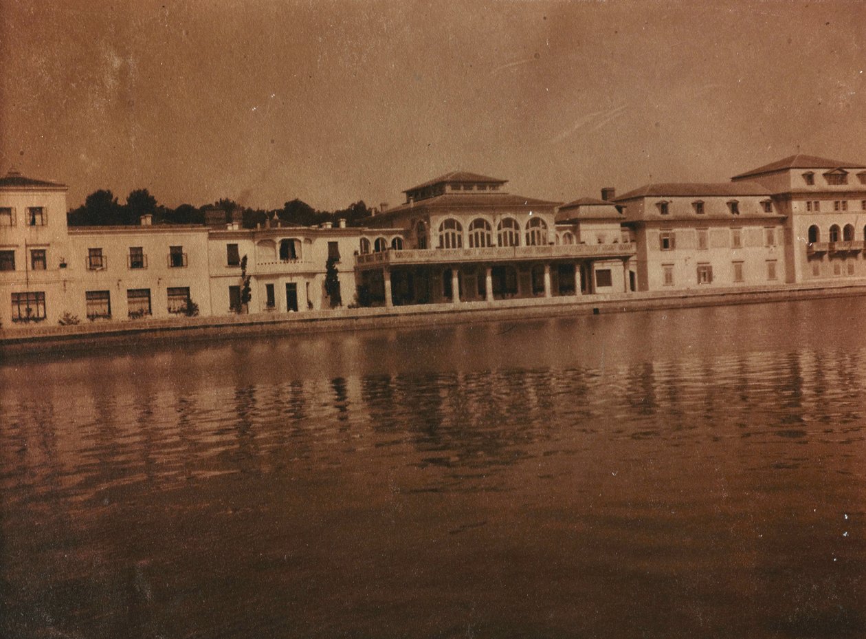 Fassaden einiger Gebäude am Wasser, auf der Insel Veliki Brijun, Brijuni-Inseln von Unknown photographer