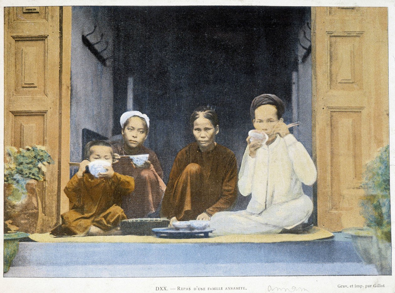 Mahlzeit einer annamitischen Familie, um 1895, „Rund um die Welt“, späte 19. Jahrhundert von Unknown photographer