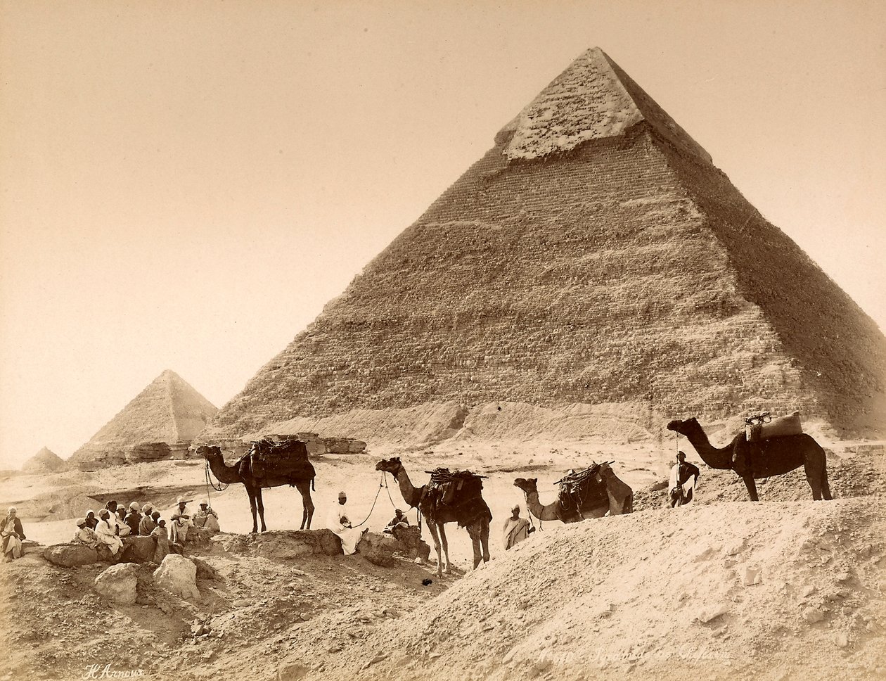 Männer und Kamele vor der Pyramide von Chefren von Unknown photographer