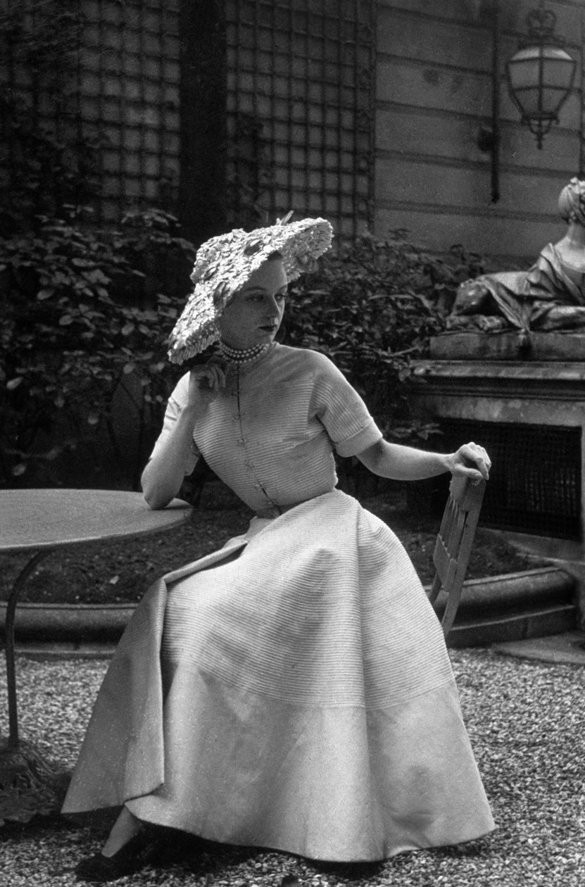 Mode Dior 1948: Kleid "New Look" von Christian Dior (Foto) von Unknown photographer