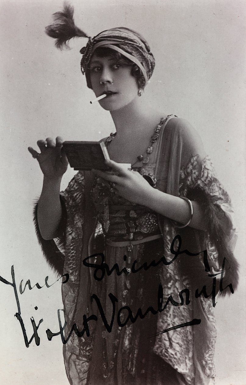 Porträt der englischen Schauspielerin Violet Vanbrugh, Postkarte von Unknown photographer