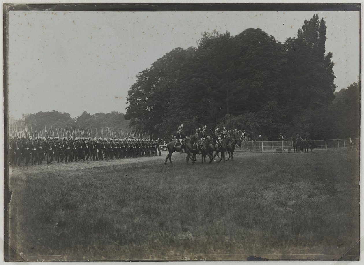 Revue vom 14. Juli, Parade der Saint-Cyr-Schule, Paris, um 1900 von Unknown photographer